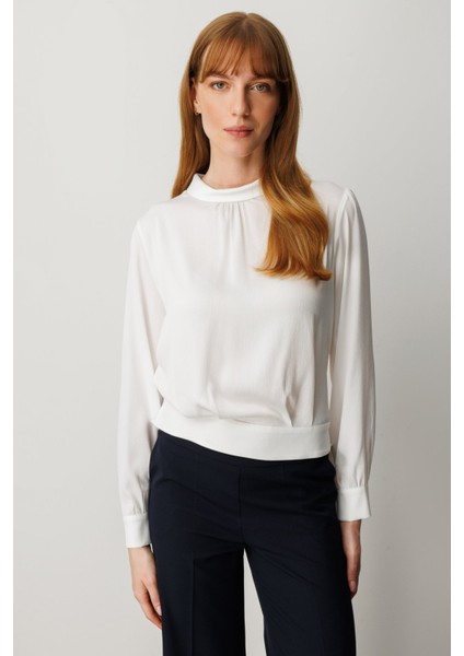 Kadın Sırtı Dantelli Yırtmaç Detaylı Bluz 3025 Ekru