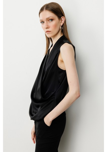 Kadın Kolsuz Saten Bluz 3012 Siyah fiyatları