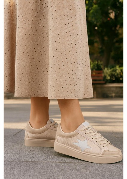 Günlük Kadın Sneaker Bağcıklı Detaylı Yüksek Taban Rahat Ayakkabı