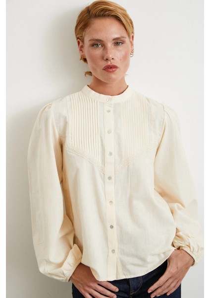 Nervürlü Dantel Detaylı Gömlek Krem