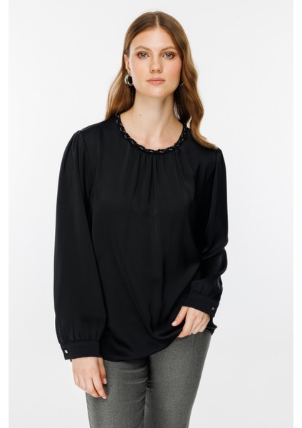 Kadın Büyük Beden Yakası Örgülü Saten Bluz 2503 Siyah