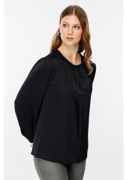 Kadın Büyük Beden Yakası Örgülü Saten Bluz 2503 Siyah fiyatları