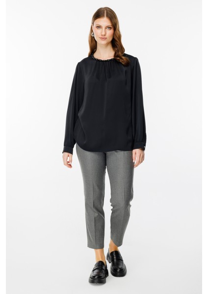 Kadın Büyük Beden Yakası Örgülü Saten Bluz 2503 Siyah modelleri