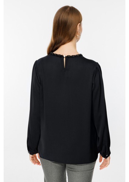 Kadın Büyük Beden Yakası Örgülü Saten Bluz 2503 Siyah fırsatları