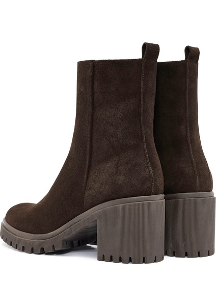 Kadın Kahverengi Fermuarlı Topuklu Süet Deri Bot 25WFD200910