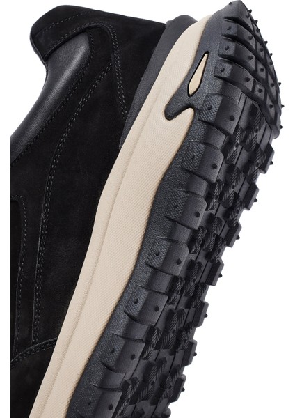 Erkek Siyah Bağcıklı Kalın Tabanlı Nubuk Deri Casual Sneaker 25WFD6605V3
