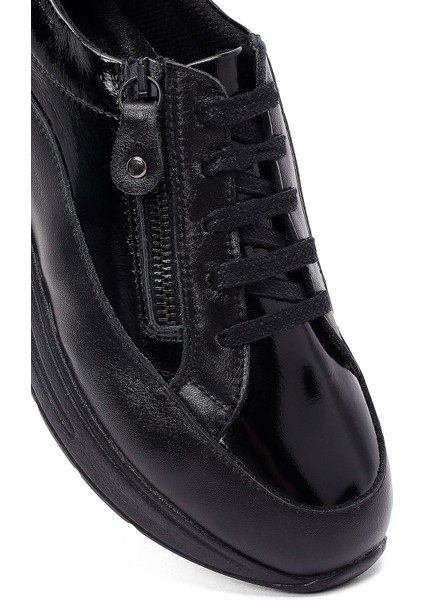 Kadın Siyah Bağcıklı Kalın Tabanlı Deri Sneaker 25AFD412814