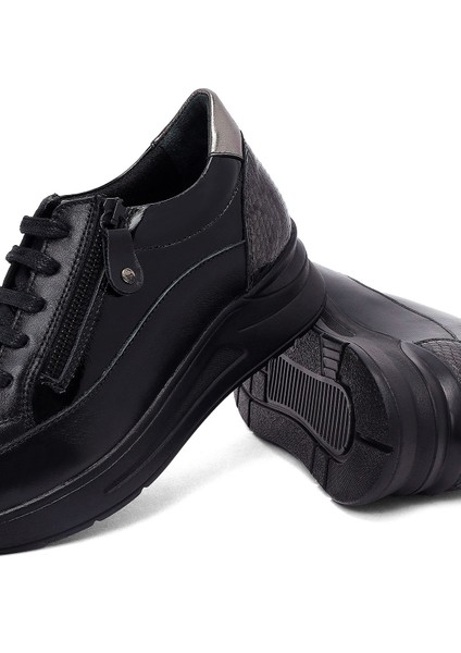 Kadın Siyah Bağcıklı Kalın Tabanlı Deri Sneaker 25AFD412814