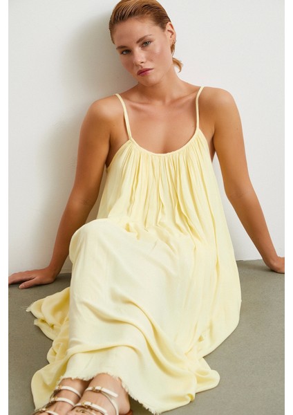 Askılı Piliseli Geniş Elbise Sarı