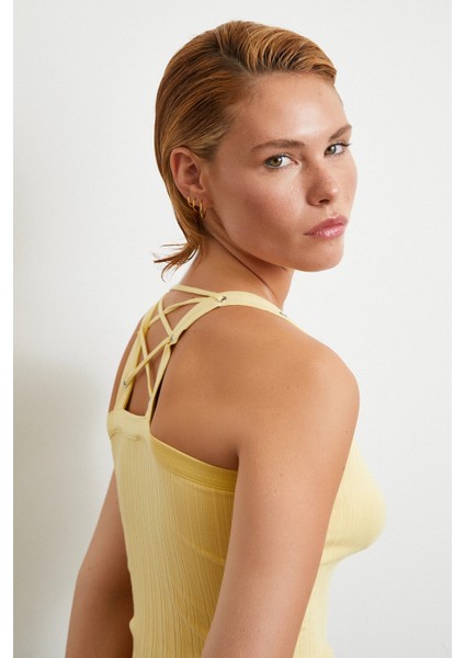 Arkası Çapraz Bağlamalı Top Sarı