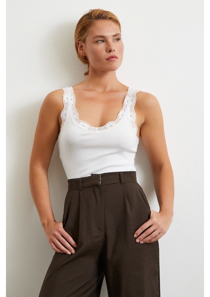 Dantel Askılı Top Beyaz