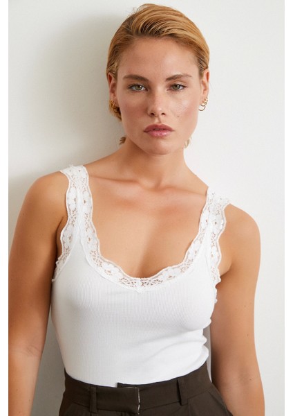 Dantel Askılı Top Beyaz modelleri