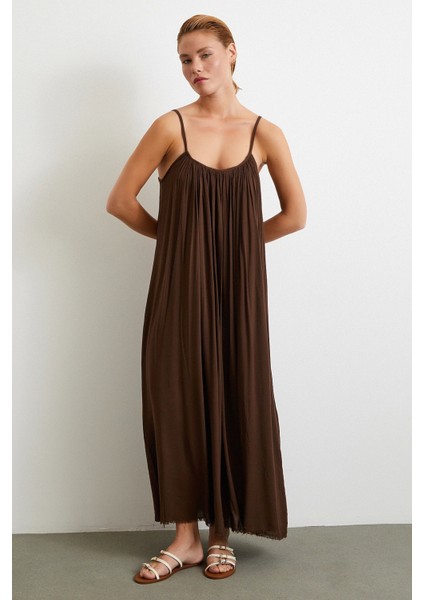 Askılı Piliseli Geniş Elbise Kahve