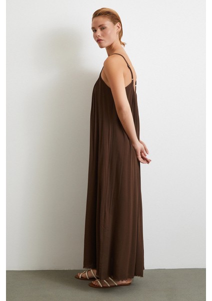 Askılı Piliseli Geniş Elbise Kahve fiyatları