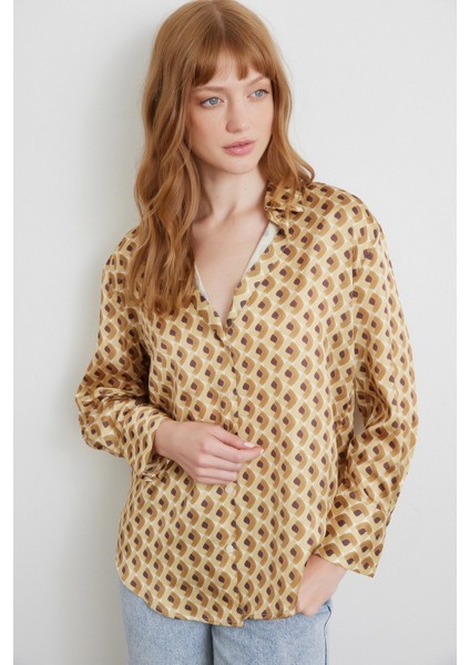 Geometrik Desenli Saten Gömlek Bej