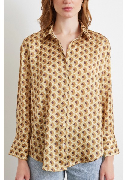 Geometrik Desenli Saten Gömlek Bej modelleri