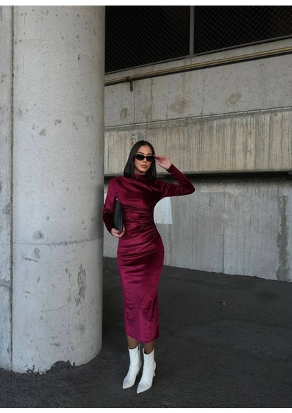 Kadın Uzun Kollu Yarım Balıkçı Yaka Büzgü Detay Kadife Kumaş Elbise