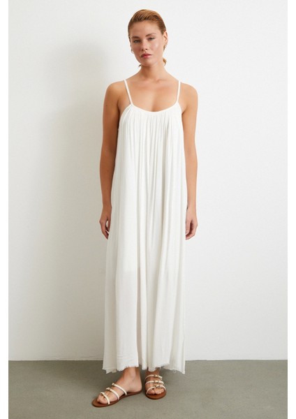 Askılı Piliseli Geniş Elbise Beyaz