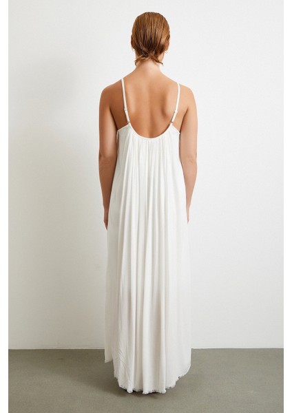 Askılı Piliseli Geniş Elbise Beyaz fırsatları