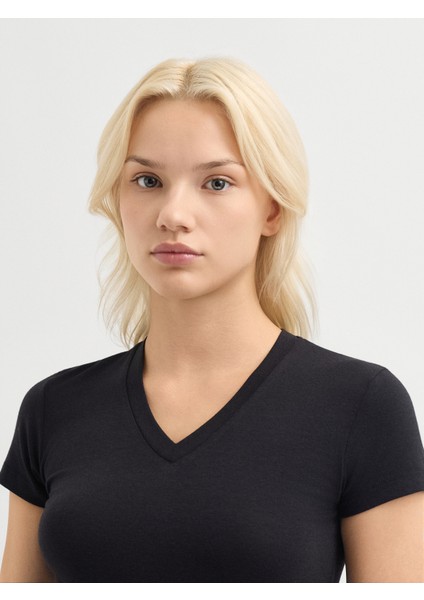 Kadın Regular Fıt Tişört-Siyah fırsatları