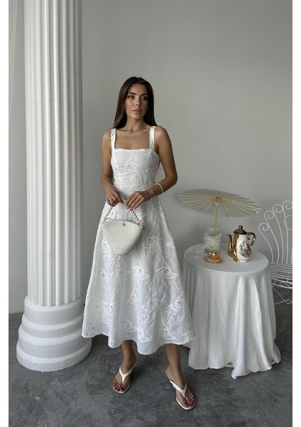 Beyaz Arkası Korse Detaylı Uzun Elbise