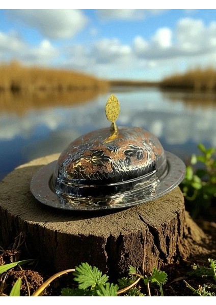 - Maraş El Işleme Çift Renk Bakır Sunumluk 30 cm – Meyve, Yemek, Sebze ve Salata Sunum Tabağı, Dekoratif El Yapımı Bakır Kapaklı Tabak