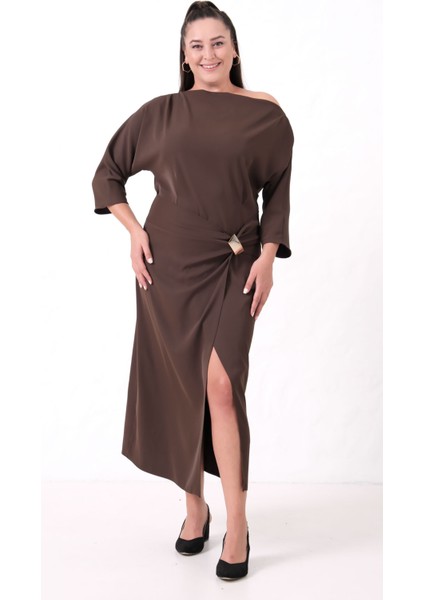 Kadın Kahverengi Aksesuar Detay Midi Davet Elbise fiyatları