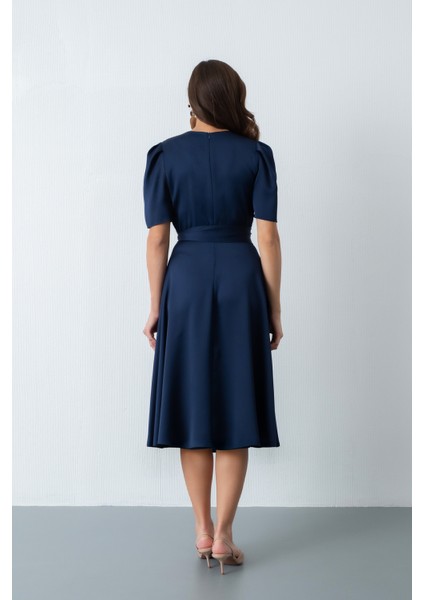 Kadın Lacivert Balon Kol Midi Saten Elbise indirimleri