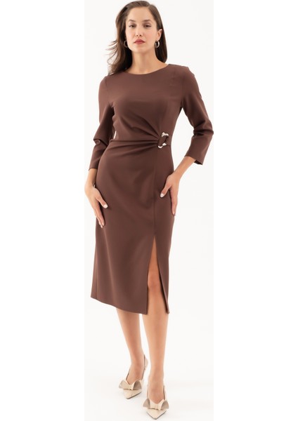 Kadın Kahverengi Bisiklet Yaka Aksesuar Detay Midi Davet Elbisesi