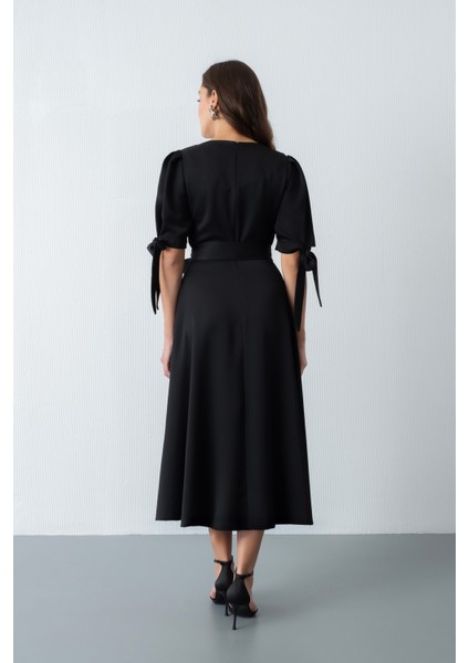 Kadın Siyah Fiyonk Detay Midi Elbise indirimleri