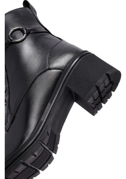 Kadın Siyah Fermuarlı Kalın Topuklu Deri Bot 25WFD413318