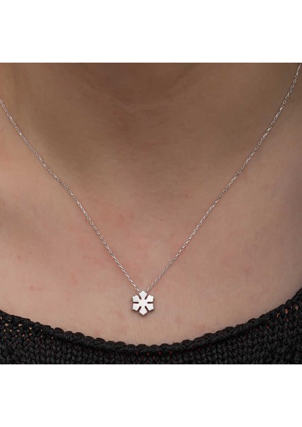 925 Ayar Gümüş Minimal Kar Tanesi Kadın Kolye T8656 fırsatları