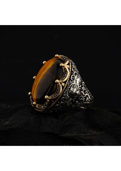 925 Ayar Gümüş Barok Aslan Desenli Kaplan Gözü Taşlı Erkek Yüzük