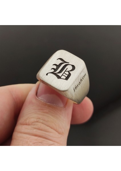 925 Ayar Gümüş Kişiye Özel Işlemeli Oksitli Erkek Yüzük