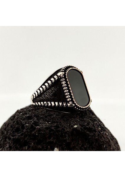 925 Ayar Gümüş Siyah Oniks Taşlı Selçuklu Desenli Erkek Yüzük fırsatları