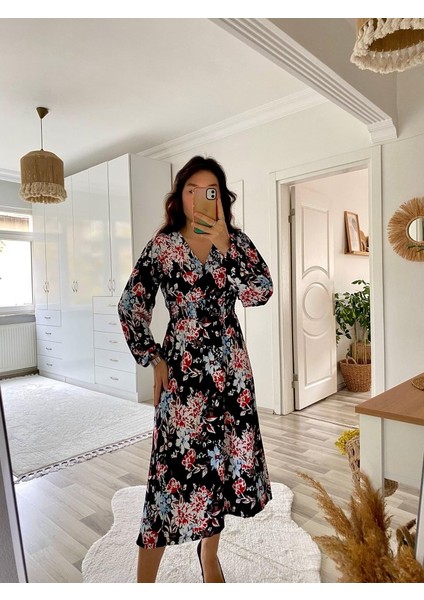 Kadın Uzun Kollu Kruvaze Yaka Beli Lastikli Yandan Yırtmaçlı Desenli Dalgıç Elbise modelleri