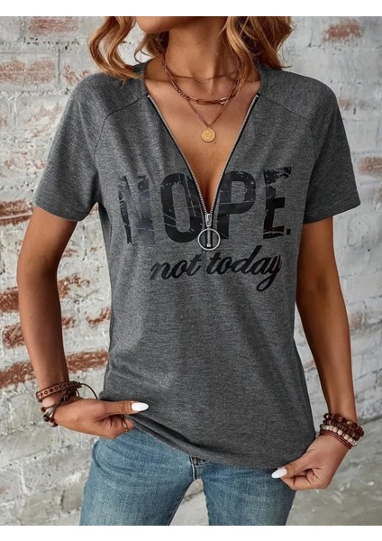Kadın Kısa Kollu Önden Fermuarlı Yazı Baskılı Viskon Bluz