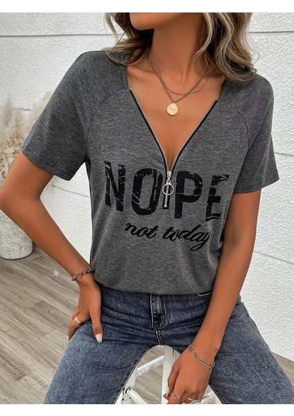 Kadın Kısa Kollu Önden Fermuarlı Yazı Baskılı Viskon Bluz modelleri