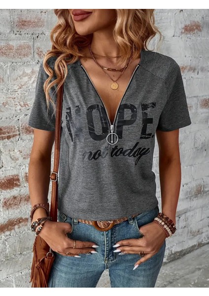 Kadın Kısa Kollu Önden Fermuarlı Yazı Baskılı Viskon Bluz indirimleri