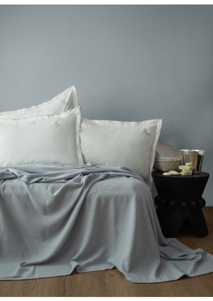 Çift Kişilik Pure Indigo Nakışlı Lüks Nevresimli Pike Seti