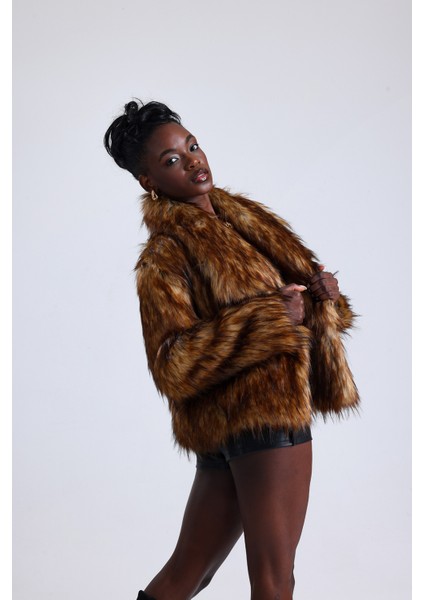 Geniş Yaka Kalın Kürk Mont Kaban modelleri