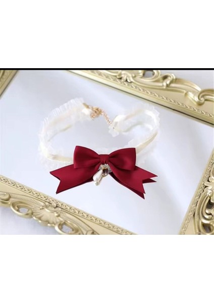 Şıklığınızı Tamamlayacak Kırmızı Saten Fiyonik Kadın Kolye