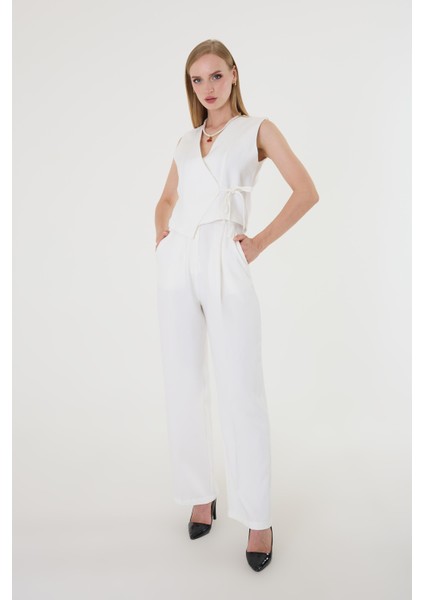 Kadın Yandan Bağlamalı Asimetrik Beyaz Yelek Takım