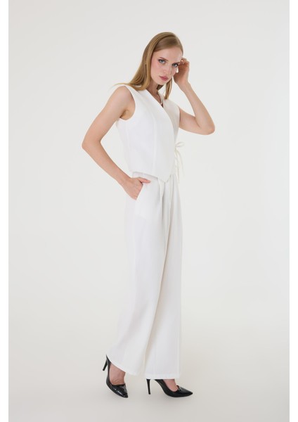 Kadın Yandan Bağlamalı Asimetrik Beyaz Yelek Takım modelleri