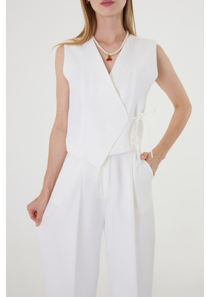 Kadın Yandan Bağlamalı Asimetrik Beyaz Yelek Takım indirimleri