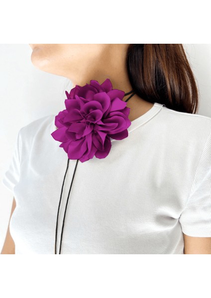 Şık ve Rahat Bağcıklı Çiçek Choker Kolye
