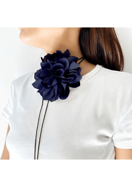 Şık Bağcıklı Kumaş Çiçek Choker Kolye ile Tarzınızı Yükseltin