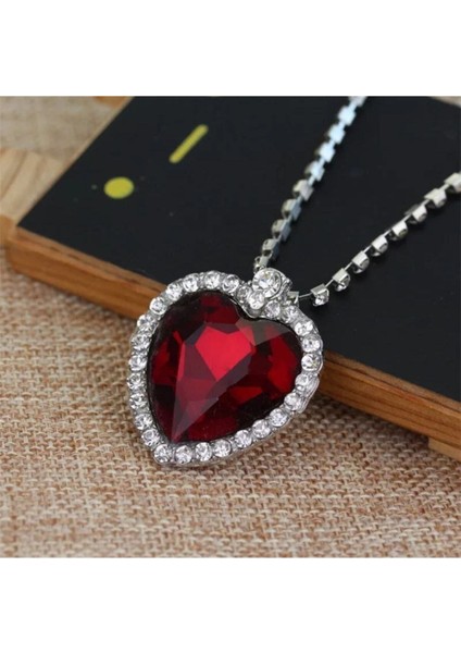 Şıklığınızı Tamamlayacak Taşlı Kalp Kolye fırsatları