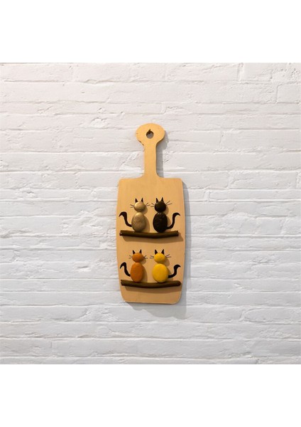 Tahta Üzerinde Taş Kediler – Doğal Dekor Panosu