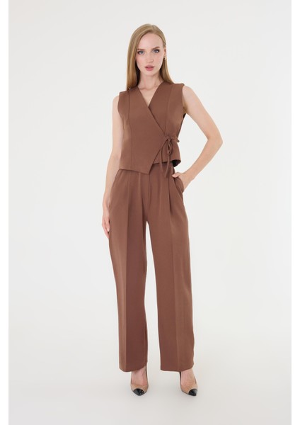 Kadın Yandan Bağlamalı Asimetrik Kahverengi Yelek Takım